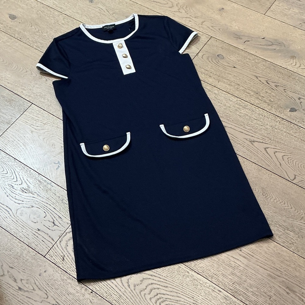 Woman’s Isaac Mizrahi navy with/ white trim pull on dress. Medium.Spring perfect